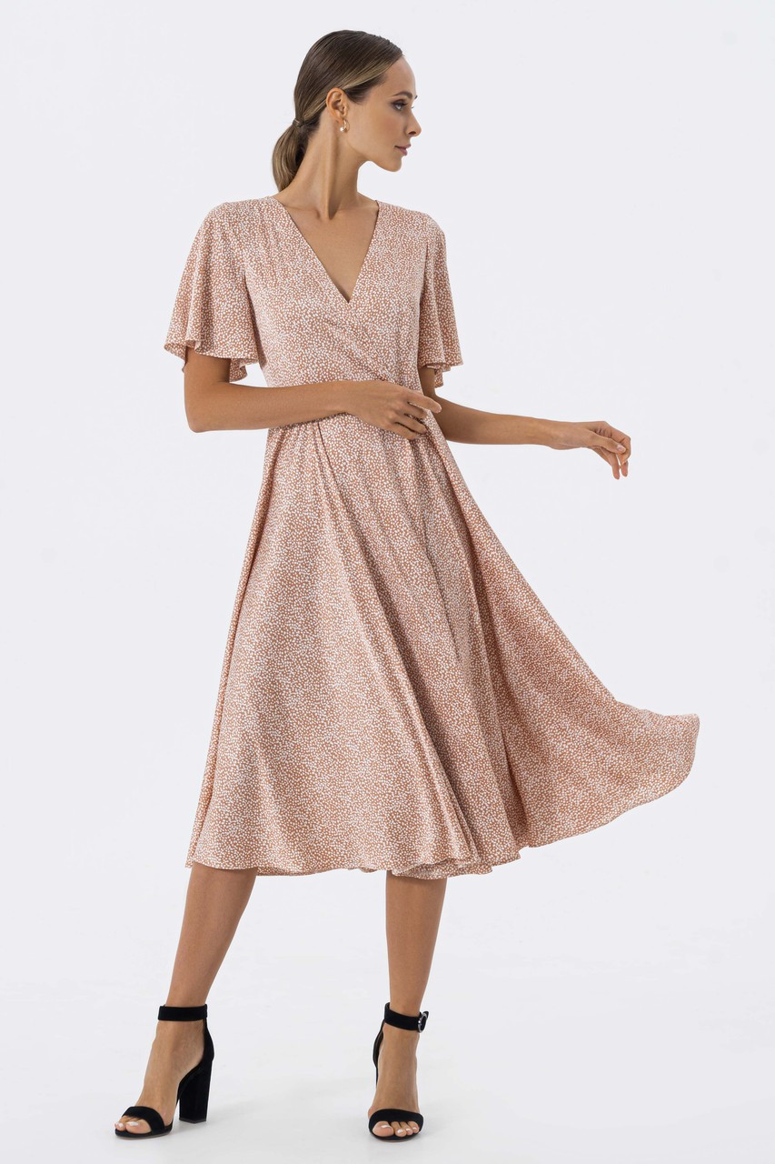 Flying, flowing satin dress with a wraparound closure and flying sleeves and an original print.