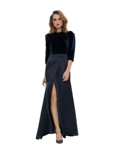 Evening dress with intricate pleats along the sleeve and a detachable belt. The top of the dress is made of velvet, the wraparound skirt is made of natural silk satin.