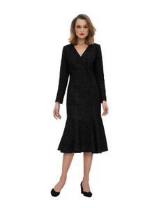 An elegant double-breasted dress of a fitted silhouette in textured tweed, lined with a wide flounce at the bottom. Fastening with sewn-on buttons.