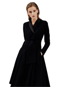 double-breasted dress made of suiting wool with cashmere and viscose lining. Turndown collar made of thick satin. Snap-on fastening. Side seam pockets.