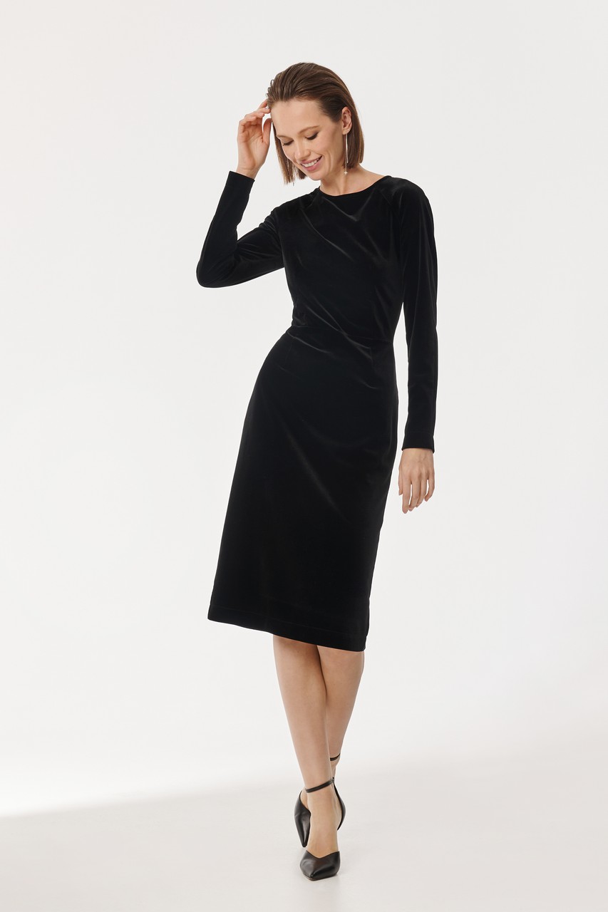 Velvet silhouette dress with raglan sleeves and beautiful narrow cutouts on the back.