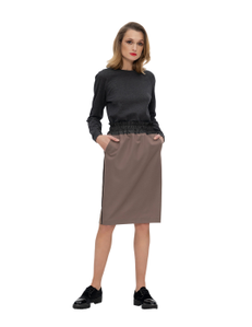Pencil skirt with sport-chic elements. The skirt is made of soft suiting wool with a slot in the back, lining and pockets. With a detachable elastic waistband and contrasting side stripes.