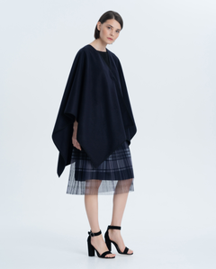 Poncho made of woolen coat fabric is a comfortable and stylish Cape with a tight button closure. The poncho will keep you warm in the office, and it will also be a great light outdoor coat.