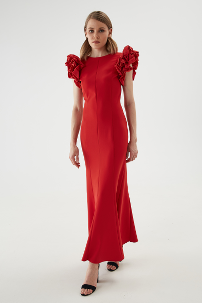 An evening silhouette dress to the floor with a small V-neck on the back. The dress is decorated with puffy decorative taffeta sleeves.