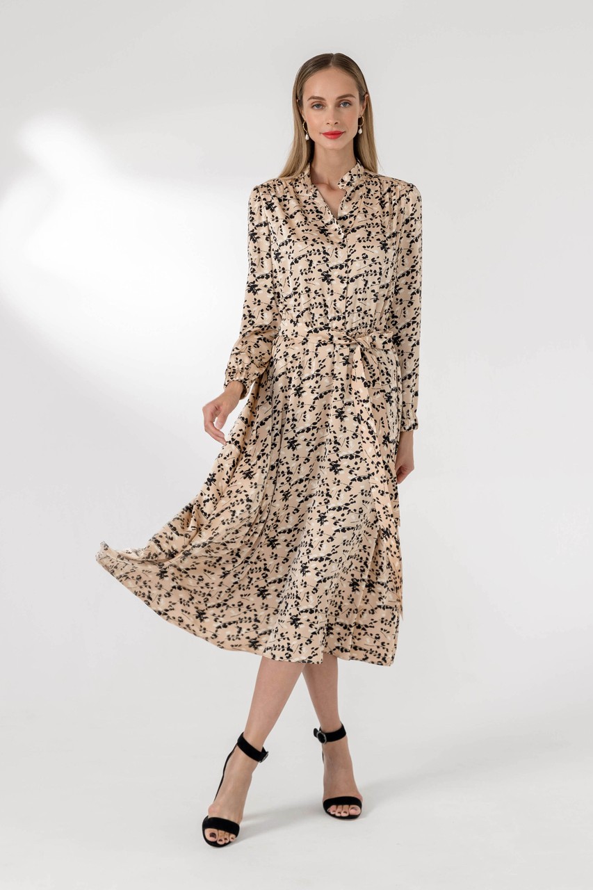 Satin dress with a print and stand collar. Gathered sleeve with elastic cuff. Fastener-stand with voluminous buttons. Gathering at the waist creating more feminine silhouette. Comes with a detachable belt.
