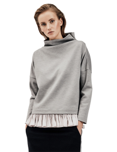 jumper in wool knit with cashmere. High padded collar with metal zip on the left side. Artificial silk shuttlecock at the bottom.