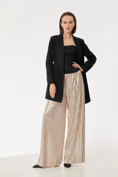 Flying trousers in gold pleated.