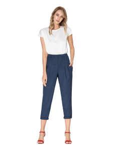 Stylish trousers made of fine costume wool with elastane. A wide coquette belt with elastic, side pockets, a silhouette free from above due to 2 tucks and narrowed to the bottom. Indispensable for a comfortable city life.