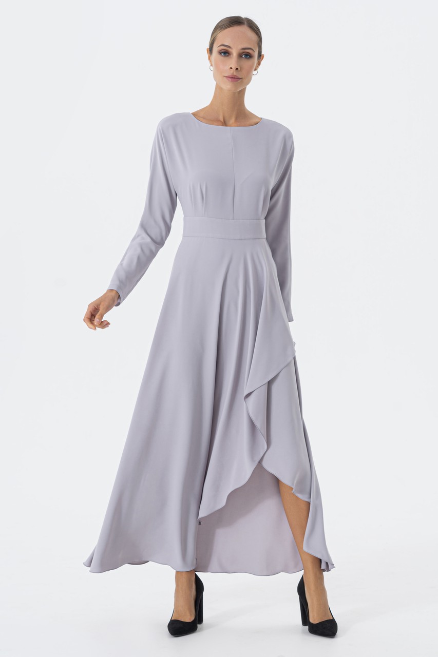 Evening dress with a one-cut sleeve and a tight belt at the waist and a flying wrap skirt.
