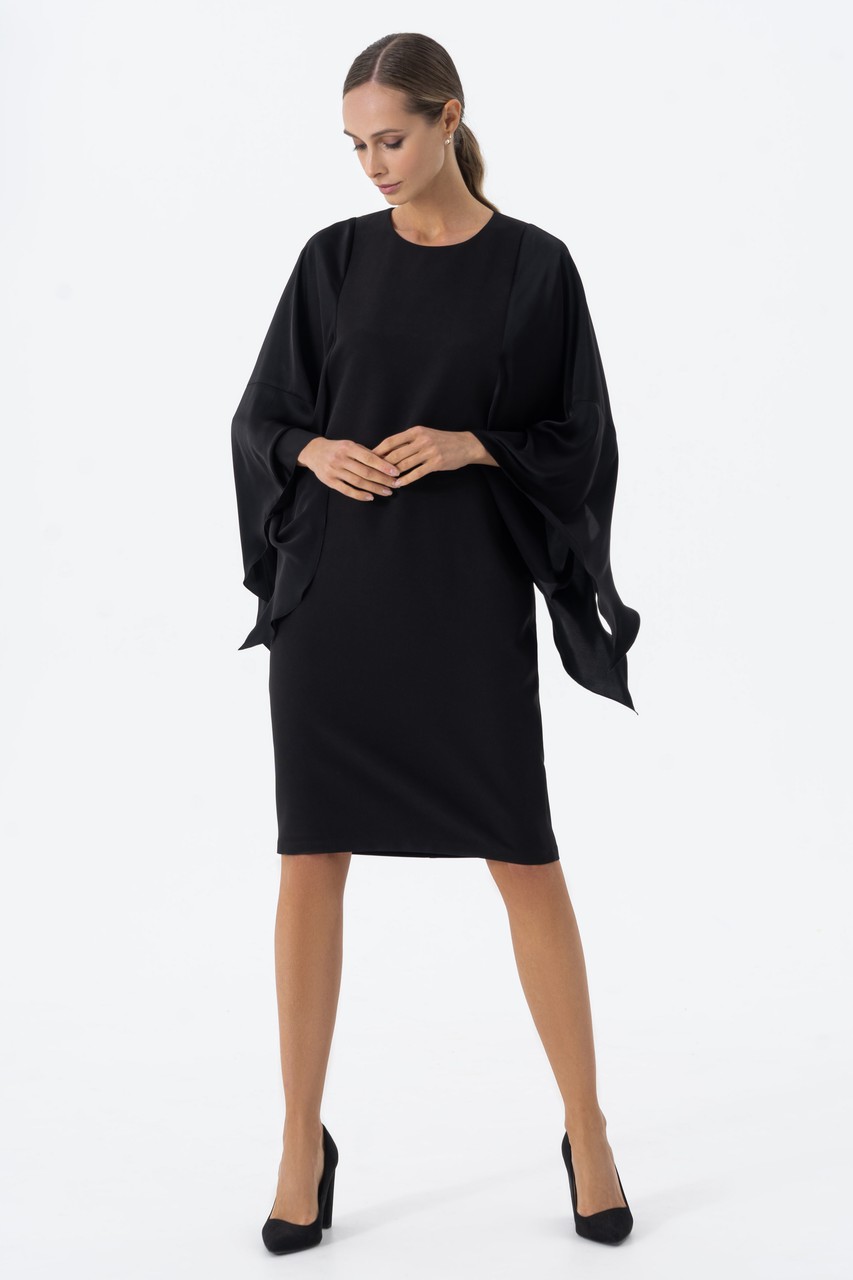 Straight-cut evening dress made of dense crepe with intricate cut sleeves made of flowing satin. Kotsy — ”tails“ flying sleeves can be tied with beautiful knots or loosened, so they will develop beautifully.