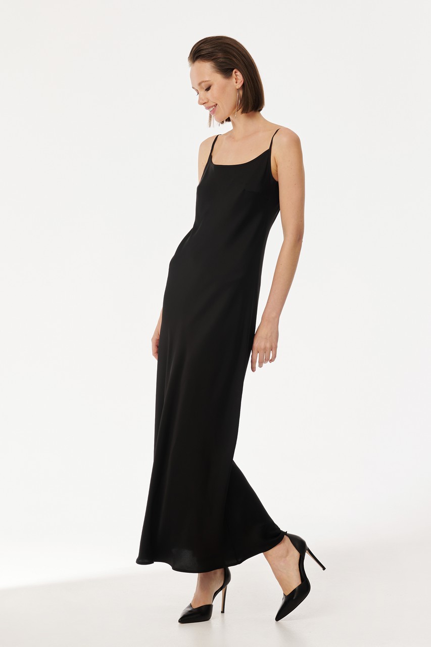Slip dress in flowing satin with an open back and decorative lacing.