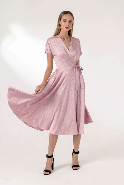 Fitted satin dress with a flowing skirt. One-piece sleeve with a lapel, straps and a wrap closure with a belt-ribbons: details that add charm and sophistication.