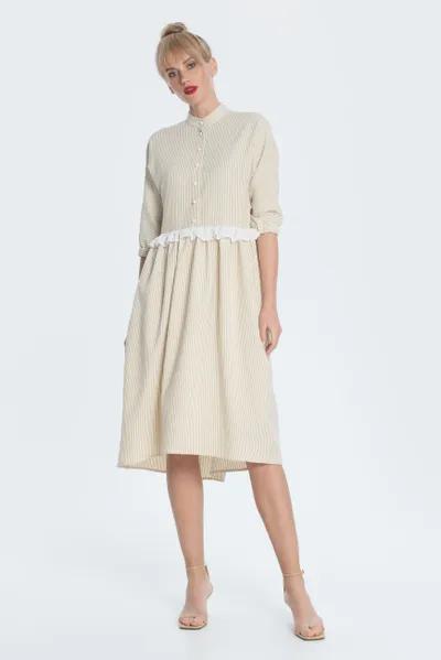 Comfortable dress with a one-piece sleeve on the cuff with an elastic band, with the help of which the sleeve can be easily gathered with an accordion and pulled up above the elbow or dissolved back. The cut line is decorated with a delicate chiffon