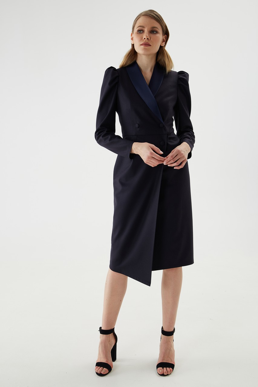 Elegant double-breasted tuxedo dress with pleats at the front and sleeves. The dress is made of costume premium wool with a thick satin lapel. Fastening with tight-fitting buttons to match the dress.